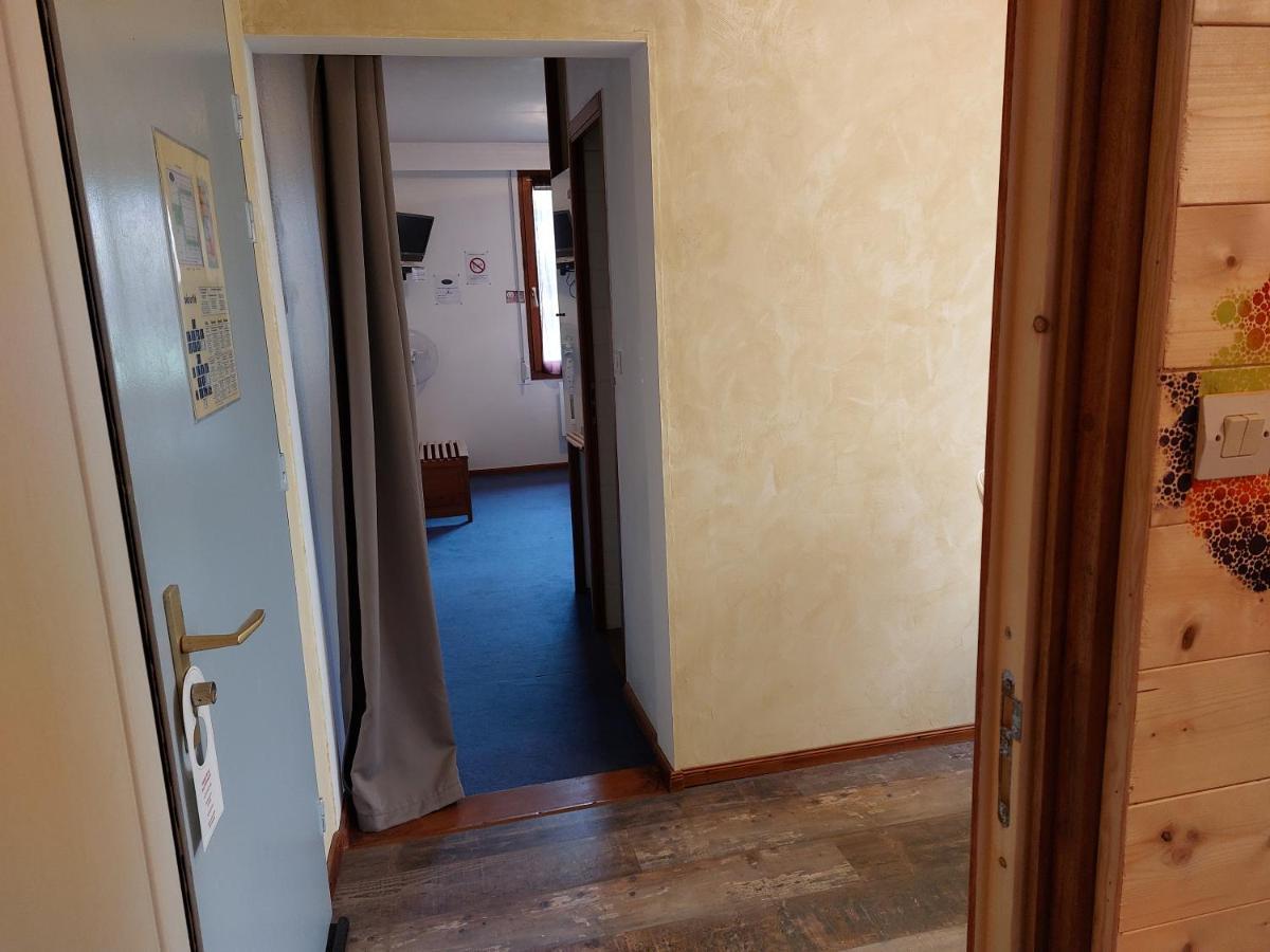 Hotel Le Magiot Montliot-et-Courcelles Esterno foto