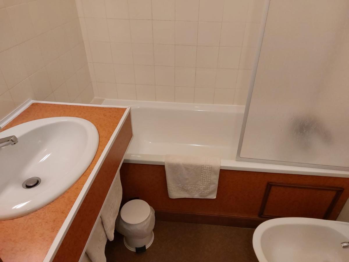 Hotel Le Magiot Montliot-et-Courcelles Esterno foto